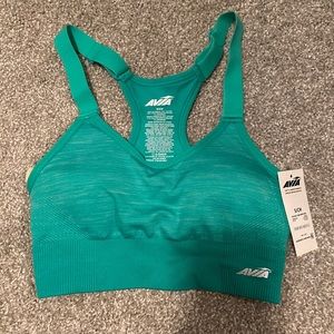 Seamless sports bra